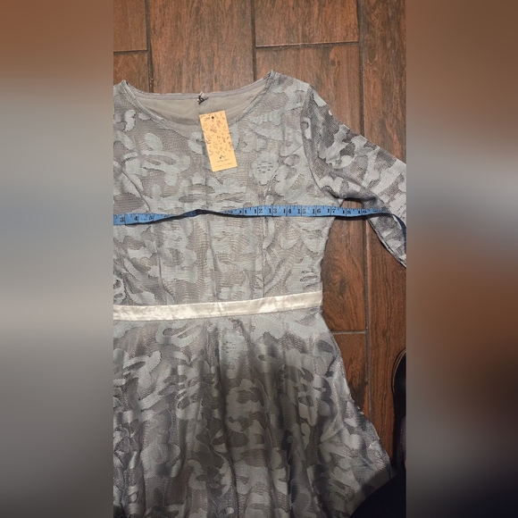 Sophisticated Gray Midi Dress - Picture 2 of 5